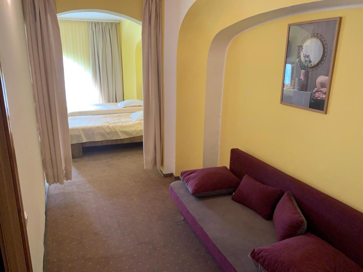 Hotel Rares Botosány Kültér fotó
