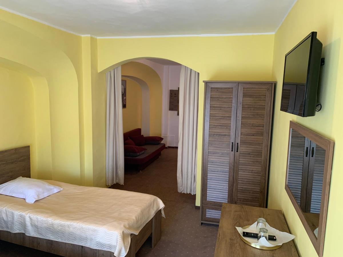 Hotel Rares Botosány Kültér fotó
